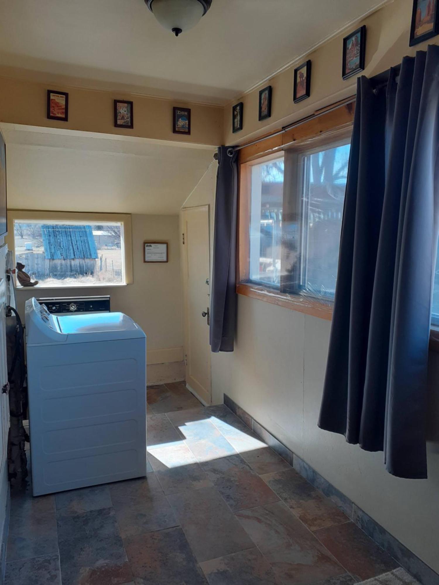 Cozy And Quiet Apartment On The Second Floor Escalante Luaran gambar